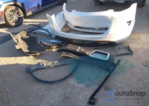 2023 Tesla Model Y Performance Dual Motor All-Wheel Drive z USA, uszkodzony, nr VIN 7SAYGDEFXPF789968